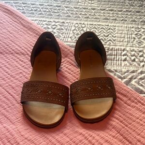 Chic Brown Cutout Sandals size 8.5 Wide